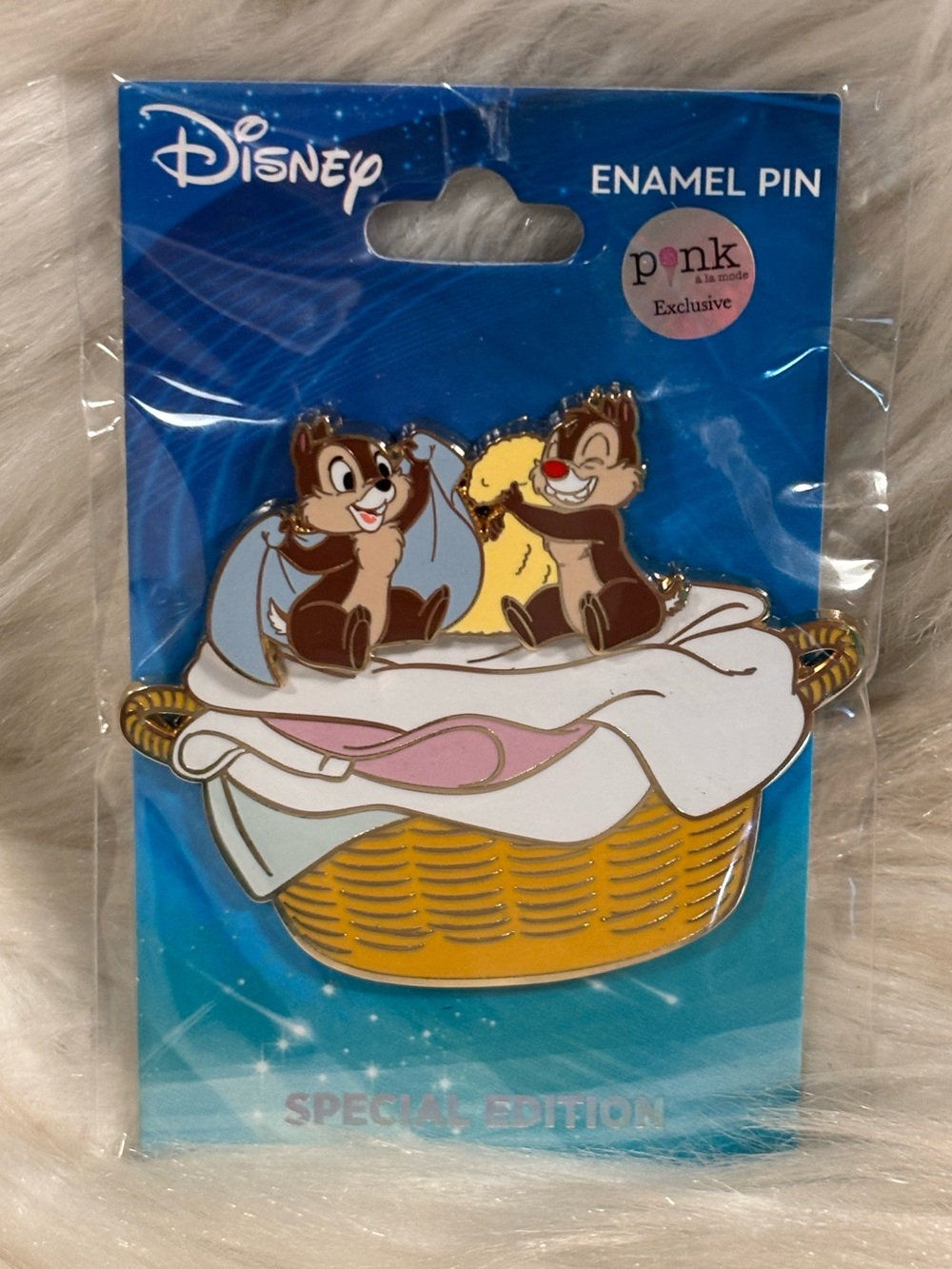 Disney PALM Chip and Dale Laundry Basket Limited Edition 300 Pin